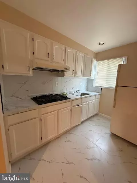 Kitchen - 2014 Etting St, Baltimore, MD 21217 photo 1 of 2