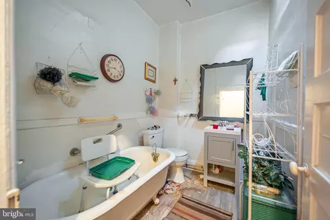 Bath - 2132 N Wolfe St, Baltimore, MD 21213 photo 1 of 1