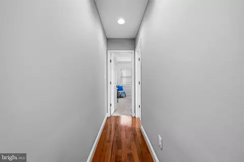 Entry Way - 2 W Clement St, Baltimore, MD 21230 photo 5 of 6