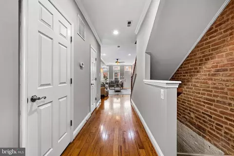 Entry Way - 2 W Clement St, Baltimore, MD 21230 photo 3 of 6