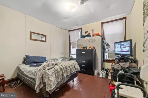 Bedroom - 112 E 20th St, Baltimore, MD 21218 photo 4 of 5