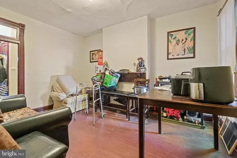 Entry Way - 112 E 20th St, Baltimore, MD 21218 photo 4 of 7