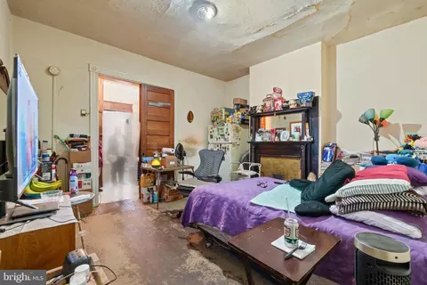 Bedroom - 112 E 20th St, Baltimore, MD 21218 photo 3 of 5