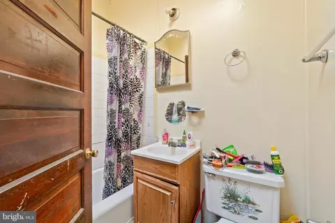 Bath - 112 E 20th St, Baltimore, MD 21218 photo 1 of 1