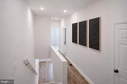 Entry Way - 2600 E Hoffman St, Baltimore, MD 21213 photo 5 of 8