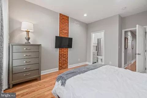Bedroom - 2225 E Chase St, Baltimore, MD 21213 photo 4 of 6