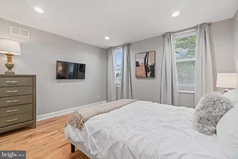 Bedroom - 2225 E Chase St, Baltimore, MD 21213 photo 6 of 6