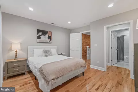 Bedroom - 2225 E Chase St, Baltimore, MD 21213 photo 5 of 6