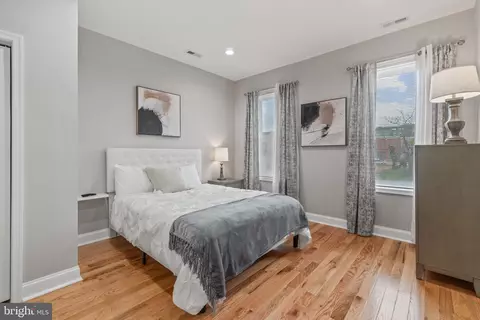 Bedroom - 2225 E Chase St, Baltimore, MD 21213 photo 3 of 6