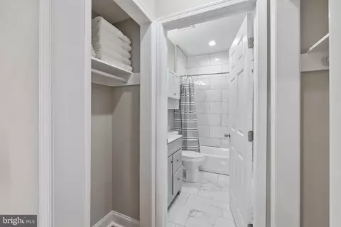 Entry Way - 2202 E Chase St, Baltimore, MD 21213 photo 5 of 9