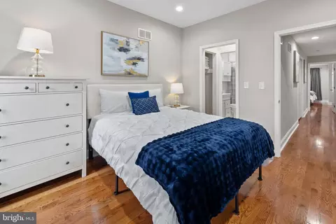 Bedroom - 2202 E Chase St, Baltimore, MD 21213 photo 5 of 10