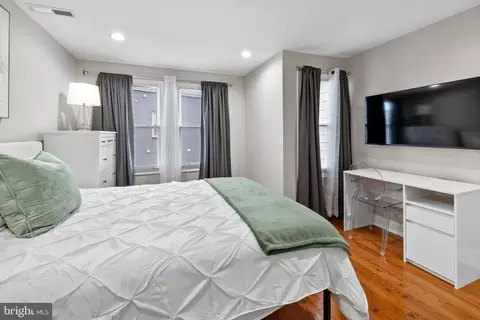 Bedroom - 2202 E Chase St, Baltimore, MD 21213 photo 9 of 10