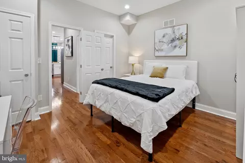 Bedroom - 2202 E Chase St, Baltimore, MD 21213 photo 2 of 10