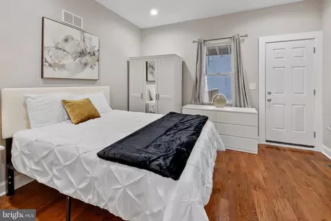 Bedroom - 2202 E Chase St, Baltimore, MD 21213 photo 1 of 10