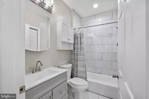 Bath - 2202 E Chase St, Baltimore, MD 21213 photo 2 of 3
