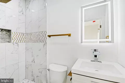 Bath - 210 Monastery Ave, Baltimore, MD 21229 photo 1 of 2