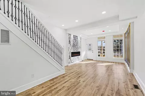 Living - 210 Monastery Ave, Baltimore, MD 21229 photo 1 of 2