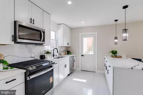 Kitchen - 605 Walnut Ave, Baltimore, MD 21229 photo 3 of 8