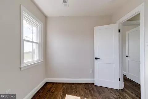 Bedroom - 605 Walnut Ave, Baltimore, MD 21229 photo 15 of 17