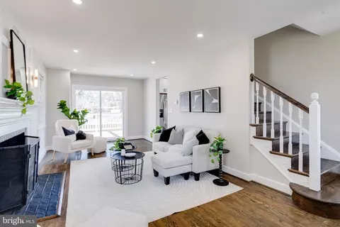 Living - 605 Walnut Ave, Baltimore, MD 21229 photo 6 of 10