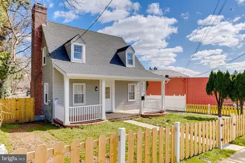 Exterior - 605 Walnut Ave, Baltimore, MD 21229 photo 3 of 12