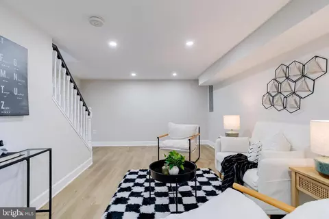 Living - 605 Walnut Ave, Baltimore, MD 21229 photo 9 of 10