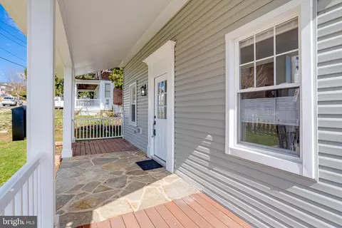 Exterior - 605 Walnut Ave, Baltimore, MD 21229 photo 6 of 12