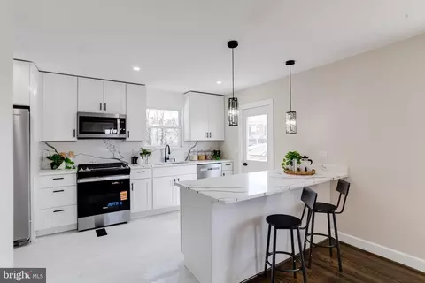 Kitchen - 605 Walnut Ave, Baltimore, MD 21229 photo 1 of 8