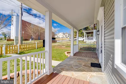 Exterior - 605 Walnut Ave, Baltimore, MD 21229 photo 5 of 12