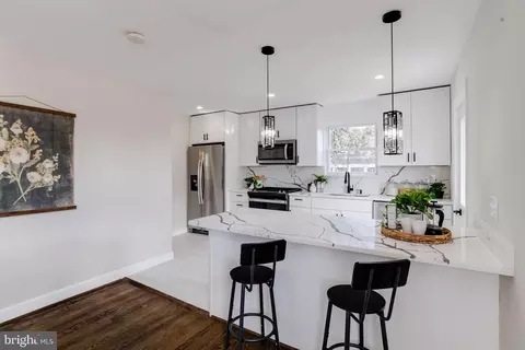 Kitchen - 605 Walnut Ave, Baltimore, MD 21229 photo 2 of 8