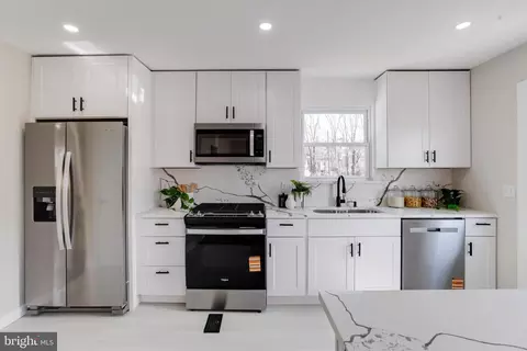 Kitchen - 605 Walnut Ave, Baltimore, MD 21229 photo 6 of 8