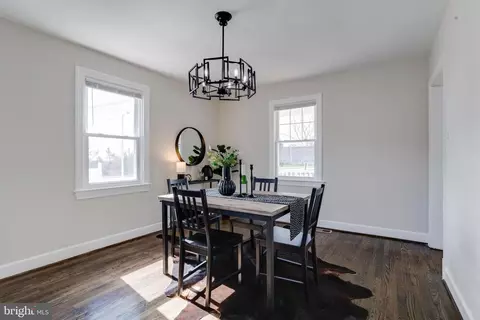 Dining - 605 Walnut Ave, Baltimore, MD 21229 photo 5 of 5