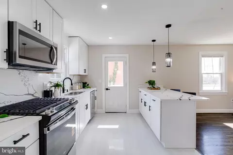 Kitchen - 605 Walnut Ave, Baltimore, MD 21229 photo 5 of 8