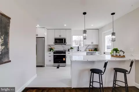 Kitchen - 605 Walnut Ave, Baltimore, MD 21229 photo 7 of 8