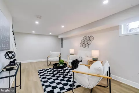 Living - 605 Walnut Ave, Baltimore, MD 21229 photo 10 of 10
