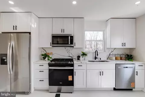 Kitchen - 605 Walnut Ave, Baltimore, MD 21229 photo 4 of 8