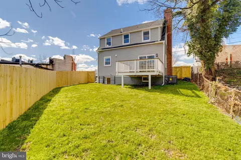 Exterior - 605 Walnut Ave, Baltimore, MD 21229 photo 4 of 12