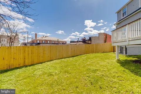 Exterior - 605 Walnut Ave, Baltimore, MD 21229 photo 11 of 12