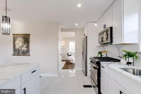 Entry Way - 605 Walnut Ave, Baltimore, MD 21229 photo 1 of 1
