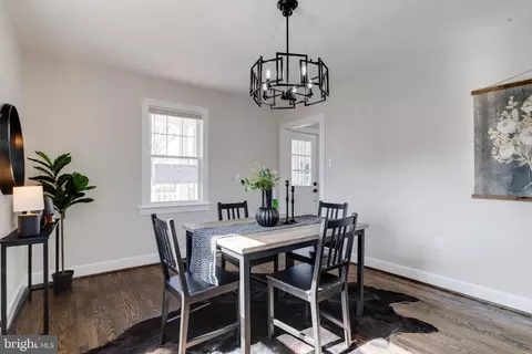 Dining - 605 Walnut Ave, Baltimore, MD 21229 photo 3 of 5