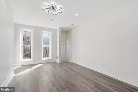 Living - 1622 E Lanvale St, Baltimore, MD 21213 photo 2 of 4