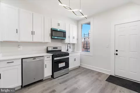 Entry Way - 1622 E Lanvale St, Baltimore, MD 21213 photo 3 of 6