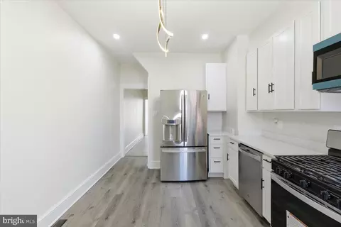 Entry Way - 1622 E Lanvale St, Baltimore, MD 21213 photo 5 of 6