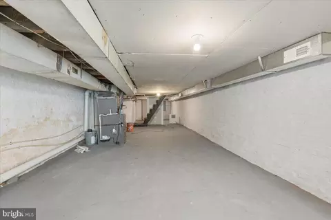 Entry Way - 1622 E Lanvale St, Baltimore, MD 21213 photo 6 of 6