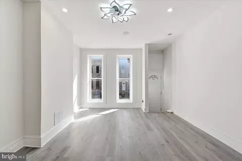 Living - 1622 E Lanvale St, Baltimore, MD 21213 photo 3 of 4
