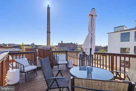 Exterior - 832 S Luzerne Ave, Baltimore, MD 21224 photo 3 of 8