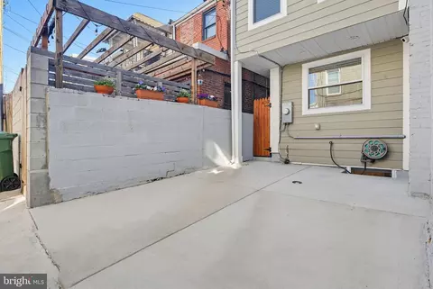 Exterior - 832 S Luzerne Ave, Baltimore, MD 21224 photo 6 of 8