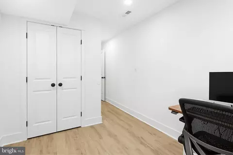 Entry Way - 832 S Luzerne Ave, Baltimore, MD 21224 photo 5 of 5