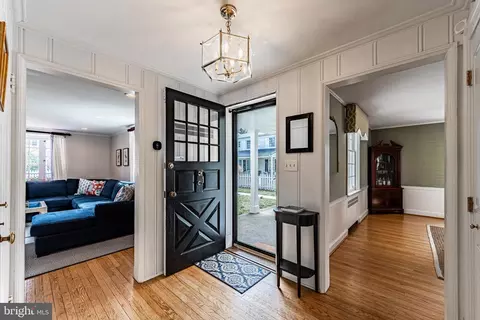 Entry Way - 5 Middleton Ct, Baltimore, MD 21212 photo 1 of 3