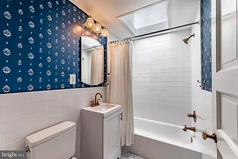Bath - 5 Middleton Ct, Baltimore, MD 21212 photo 2 of 3
